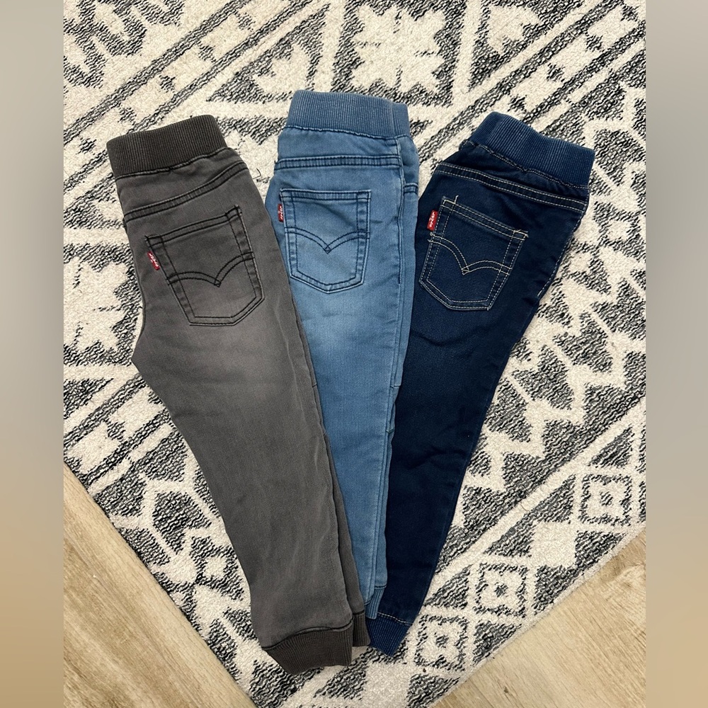 Levi’s knit joggers lot of 3